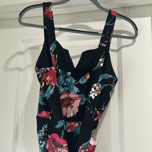 Floral Wide leg jumpsuit- Medium - Picture 4 of 4